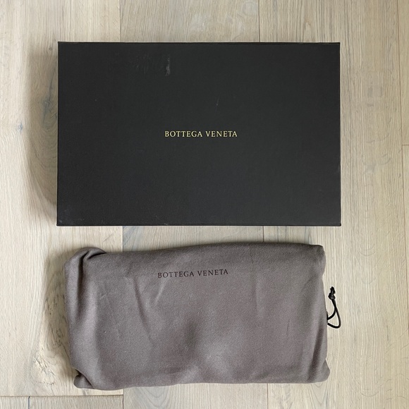 Bottega Veneta Intrecciato Fold Over Turnlock Clutch - Black - Picture 8 of 9